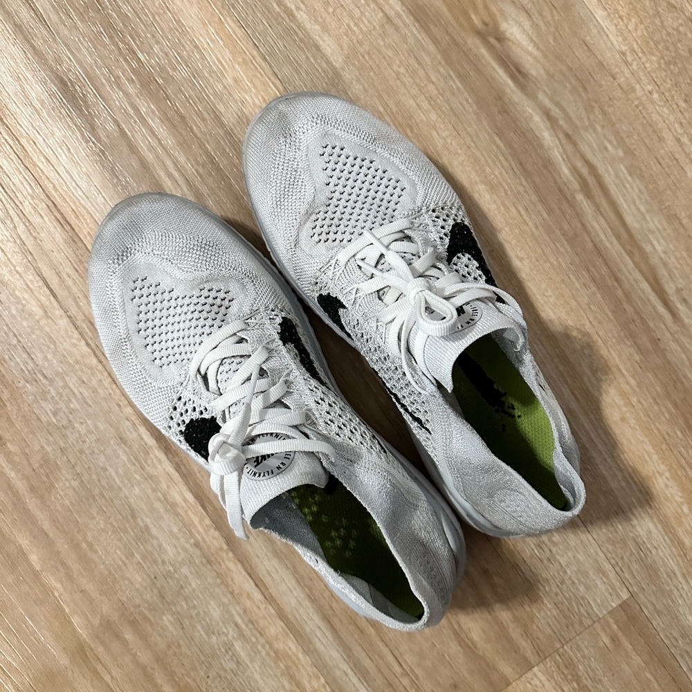 Woman’s Nike frees